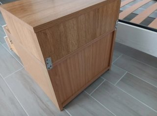 Comodino legno bianco e marrone