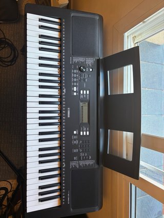 Teclado Yamaha PSR-E363 con soporte