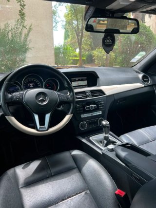 Benz Clase C 2013Ella tiene una inspección técnica