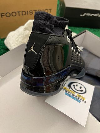 Jordan 17 Low black patent