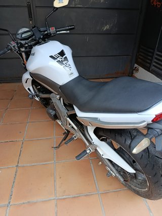 Kawasaki ER6N Blanca