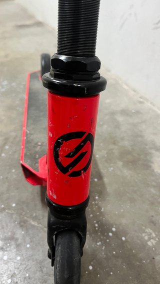 Monopattini infantili blu e rosso