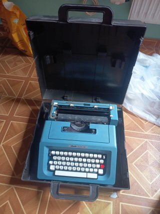 Olivetti Studio 46 azul + Maletin original