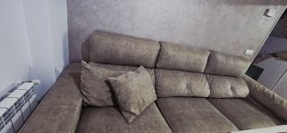 Sofá modular beige y gris con arcón