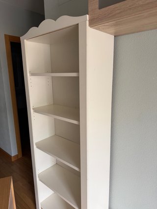 URGE VENTA ESTANTERIA blanca con diseño curvo