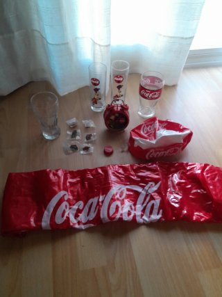 Set di articoli da collezione Coca Cola: Bicchiere, Gonfiabile, Orologio