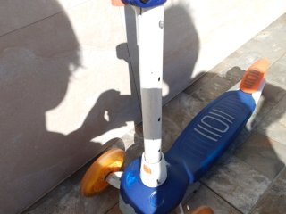 Patinete infantil 3 ruedas con luces de colores