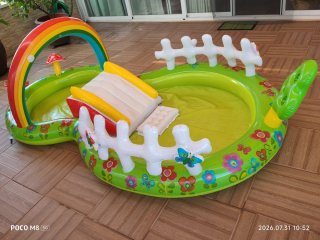 Piscina hinchable infantil con tobogán