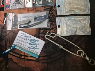 Lote 12 Accesorios Pesca VMC/Blue Fox, Mikado, etc