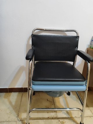 Silla WC Mobiclinic con orinal