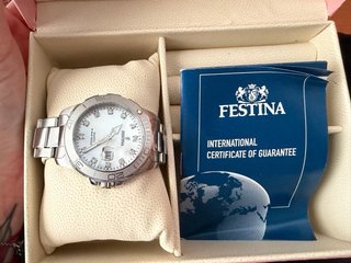 Reloj Festina Mujer Esfera Blanca y Detalles