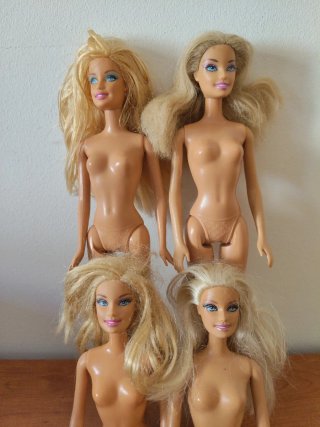 Lote 4 Barbies. En condiciones aceptables*
