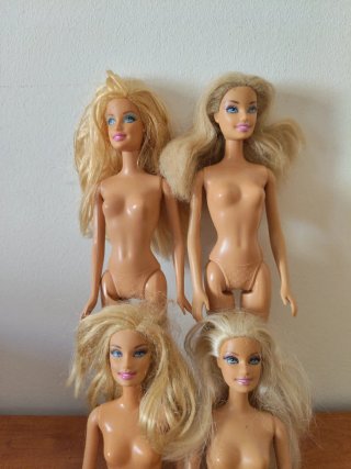 Lote 4 Barbies. En condiciones aceptables*
