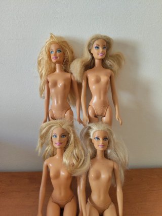 Lote 4 Barbies. En condiciones aceptables*