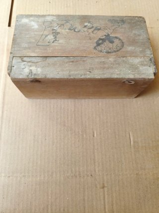 Caja limpiabotas antigua de madera