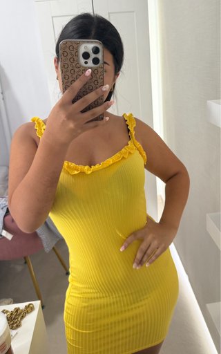 Vestido amarillo con volantes