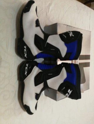 Botas de moto TCX sportbike azules y blancas