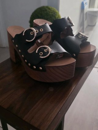 Sandalias Chloé tacón madera negras