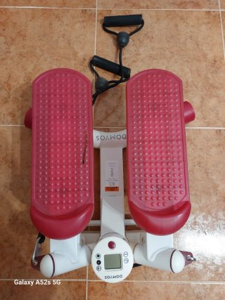 Máquina de Step DOMYOS con bandas elásticas