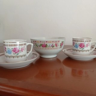 Juego 4 tazas café con platos floral