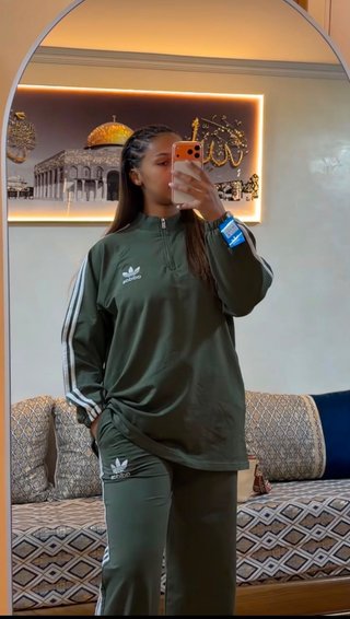 Conjunto deportivo Adidas mujer verde militar