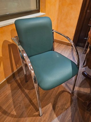 Silla moderna metal y polipiel verde