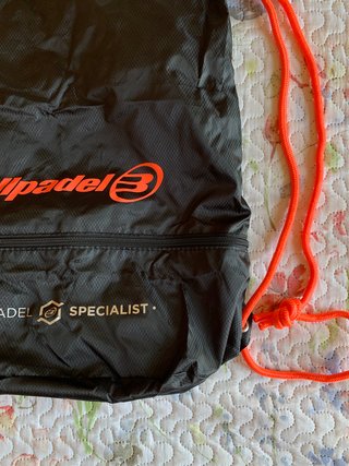 Mochila Pádel Bullpadel negra y naranja