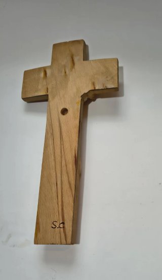 Crocifisso in legno scolpito a mano