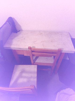 Mesa de cocina y 2 banquetas madera y mármol