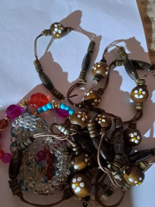 6 Pulseras y 1 Collar  bisuteria