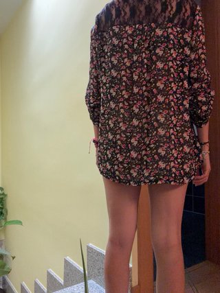 Blusa floral manga 3/4 con cremallera Talla S