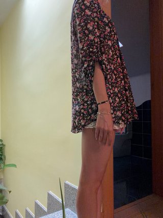 Blusa floral manga 3/4 con cremallera Talla S