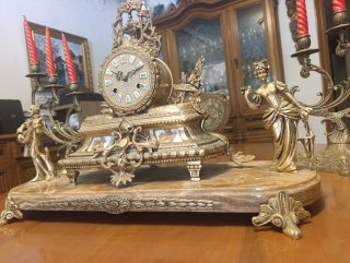Reloj antiguo con 2 candelabros – gran guarnición