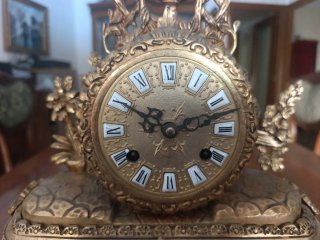 Reloj antiguo con 2 candelabros – gran guarnición