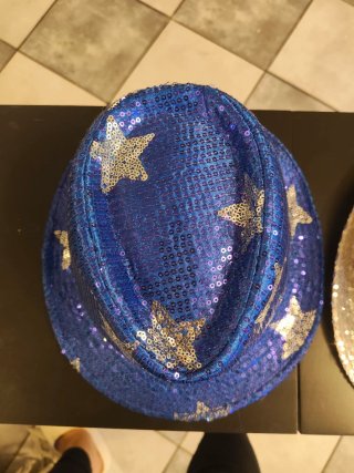Cappelli con paillettes blu con stelle argento e a