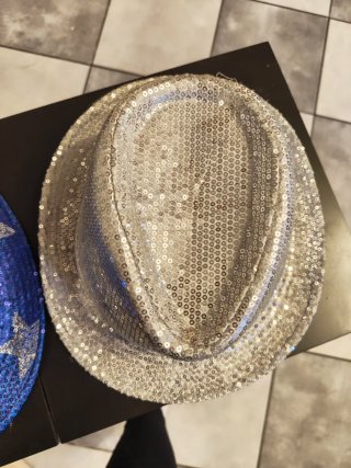 Cappelli con paillettes blu con stelle argento e a