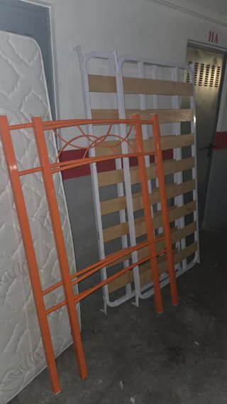 Litera metálica con 2 colchones incluidos