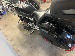 Moto Cruiser Negra y Plateada