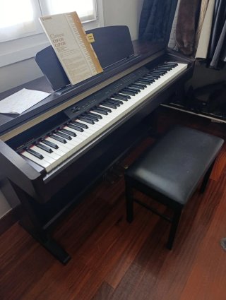 Piano Digital Yamaha Clavinova CLP-130
