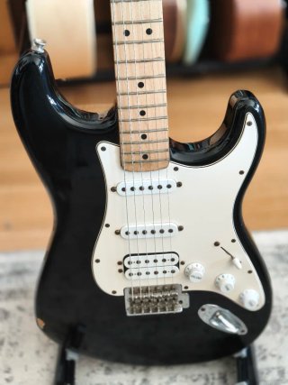 Guitarra Fender Stratocaster MEX SSH Negra