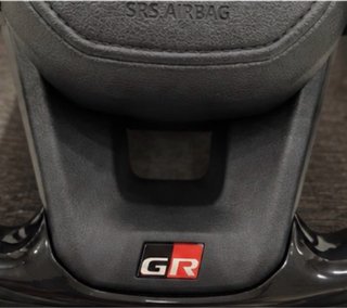 Volante Toyota GR Style con Controles