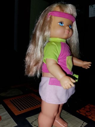 Muñeca Patinadora Habla y Anda