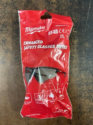 Occhiali Milwaukee Antigraffio oscurati