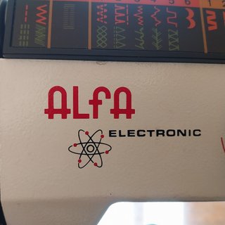 Máquina de coser eléctrica de la marca Alfa