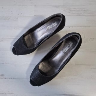Tacones Peep Toe Negros Brillantes