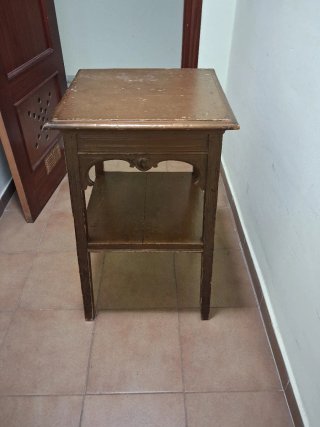 Mesa auxiliar vintage de madera