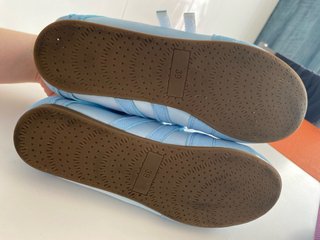 Zapatos planos de punta redonda con velcro