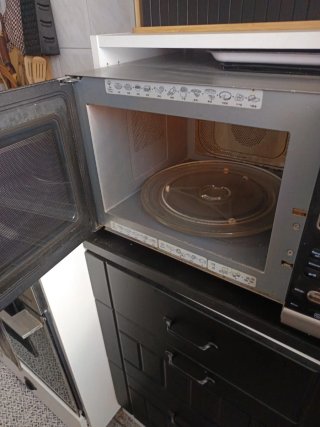 Microondas Whirlpool con estante