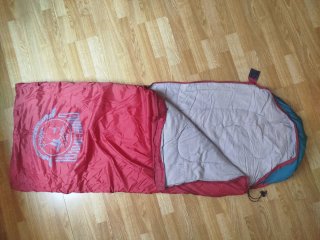 Saco de dormir de camping rojo