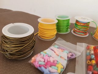 Lote Material Manualidades: Cuentas, Hilos y Más